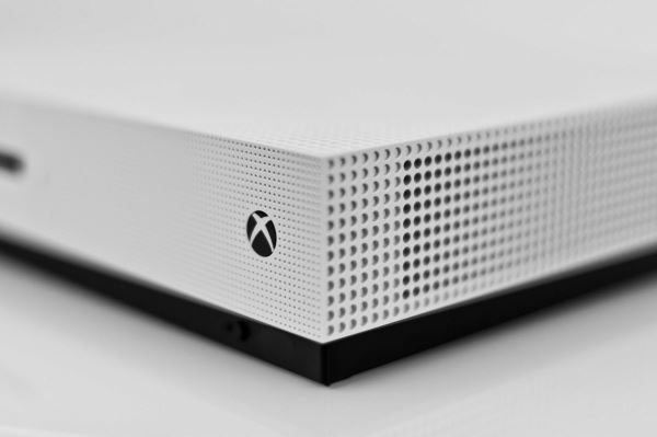 Xbox One S turns on then off after just a few seconds