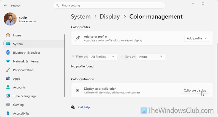 One monitor looks brighter than the other in Windows 11